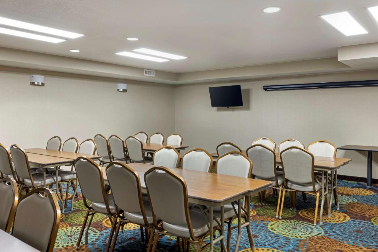 Best Western Watertown Inn & Suites Exterior foto