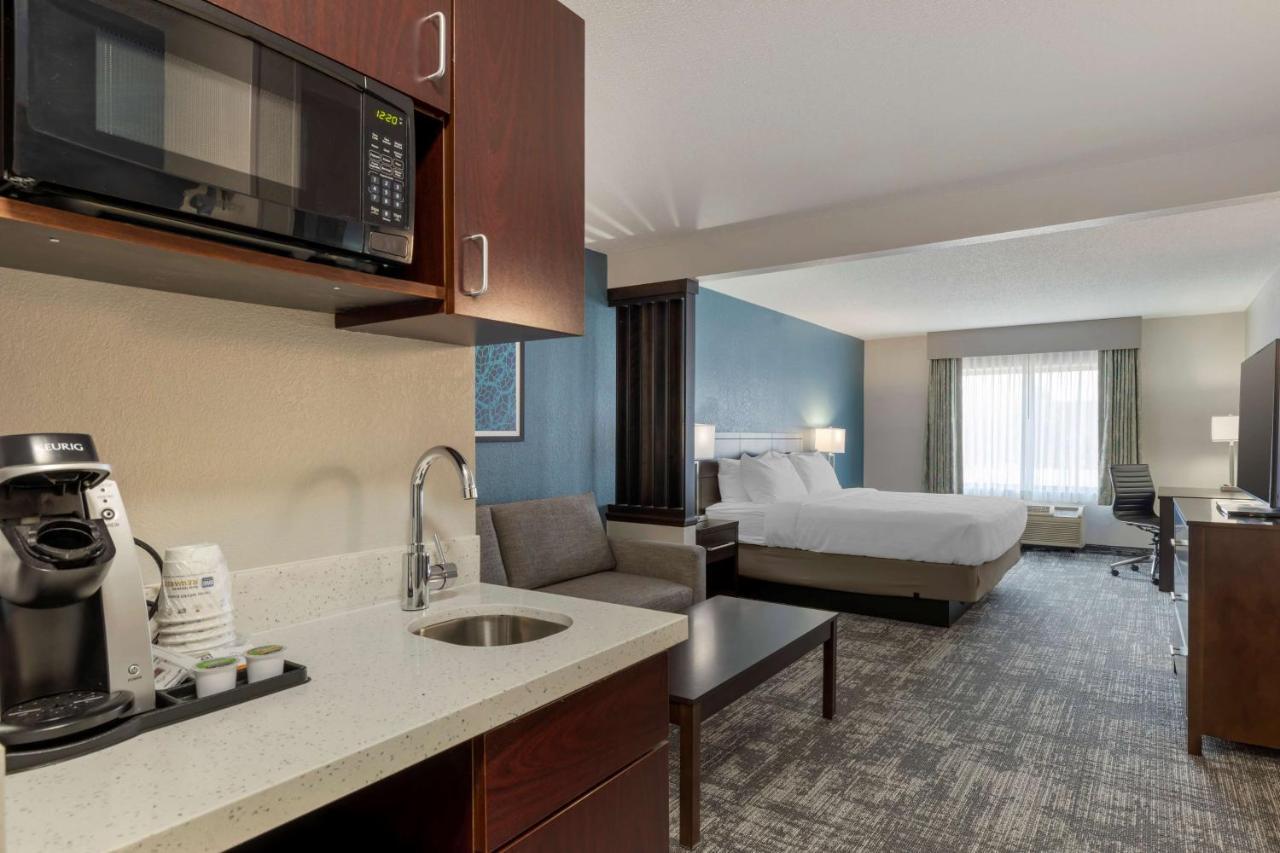 Best Western Watertown Inn & Suites Exterior foto